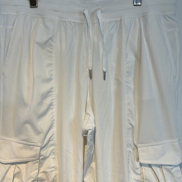 Lululemon Dance Studio Relaxed-FitMid-Rise Cargo Jogger white colour size XL - Picture 3 of 10